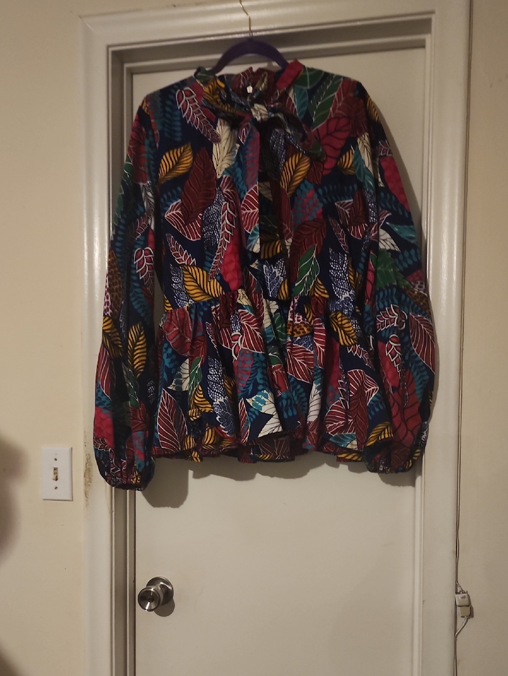 Leaf Print Tie-Neck Blouse in Multicolor